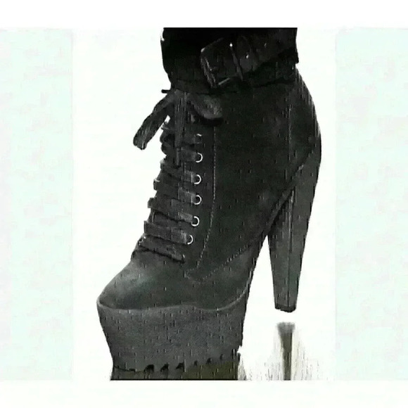 Burberry Womens Size 8 Fall Of 2009 Vogue Runway Ankle Lace Up Strap Up Boots